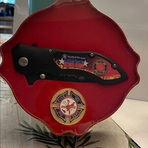 Smith & Wesson America's Heroes Knife